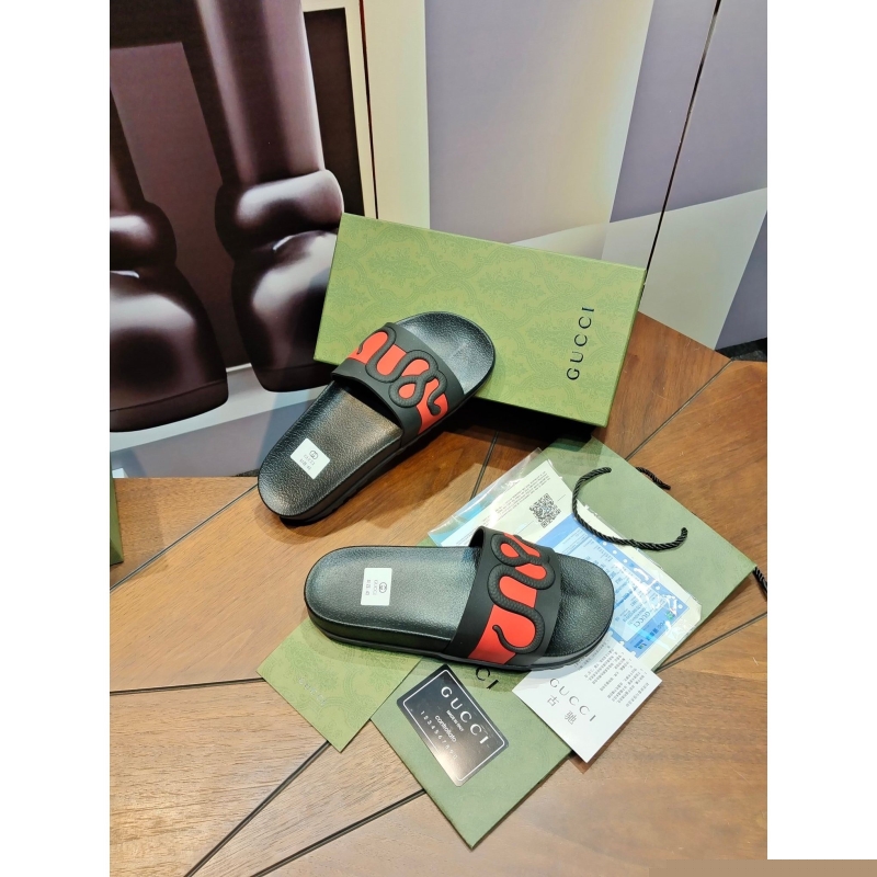 G*u*i slippers